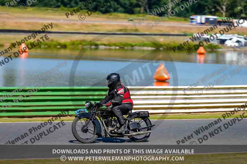 Vintage motorcycle club;eventdigitalimages;mallory park;mallory park trackday photographs;no limits trackdays;peter wileman photography;trackday digital images;trackday photos;vmcc festival 1000 bikes photographs